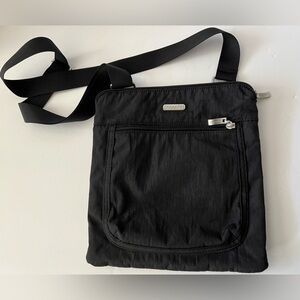 Baggallini -  Black Essential Crossbody Pocket Slim Purse